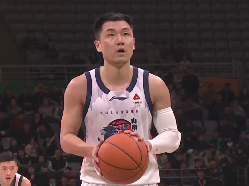 世界杯小组积分-山东男篮客场险胜辽宁,高诗岩关键三分+关键抢断,陈林坚太稳了