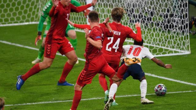 世界杯淘汰赛资格-体毛越位再见!感谢欧洲杯,英超VAR终于要改了