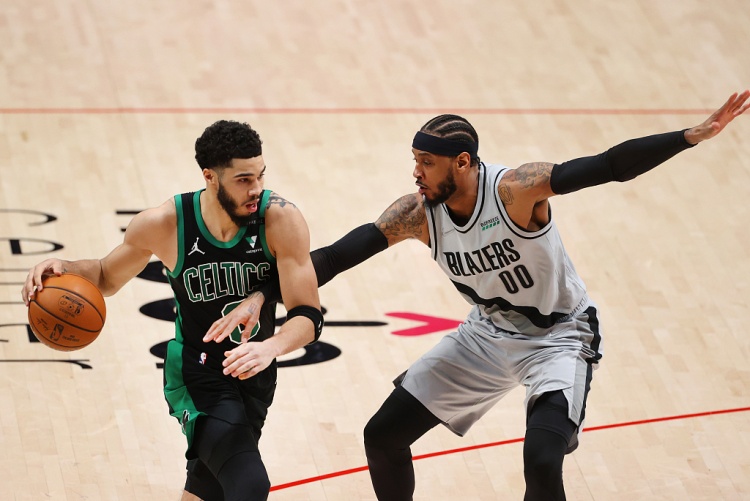 白巧克力不满：甜瓜不能给塔图姆建议？斯托克顿不能给控卫建议？