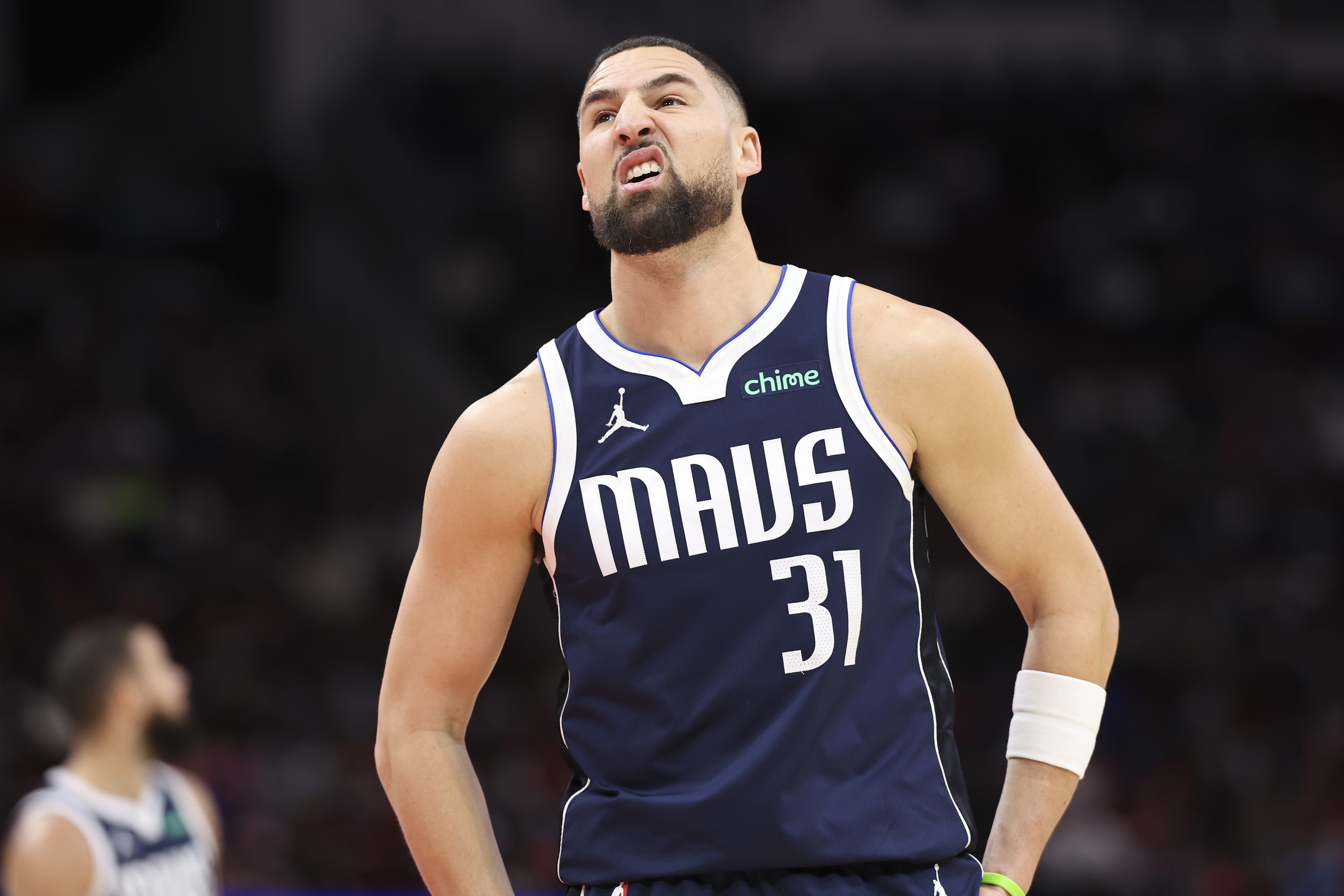 世界杯淘汰赛资格-佛光照不出来了！克莱替补16分钟手感冰凉11投仅3中&amp;三分5中0